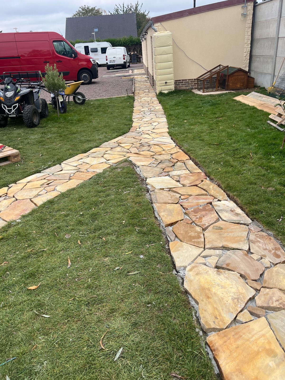 Chemin avec pierres et joints