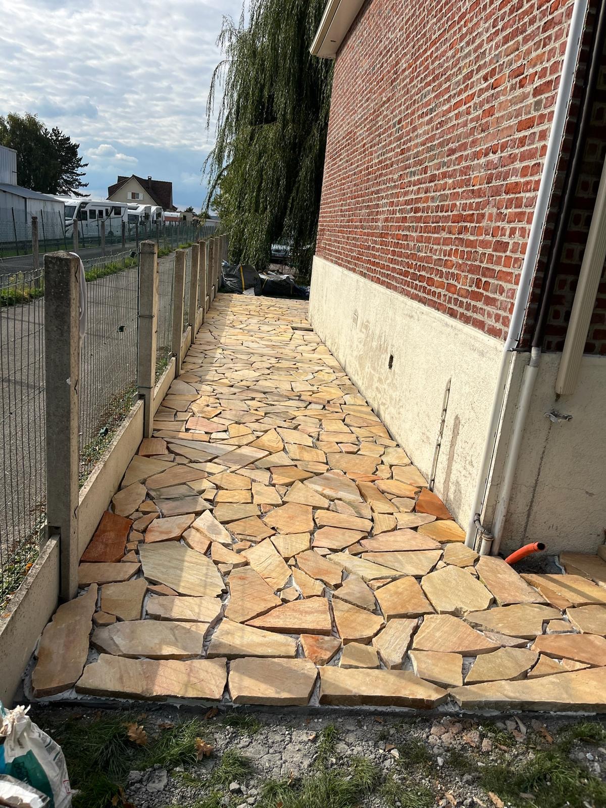 Pierres posées avant joints